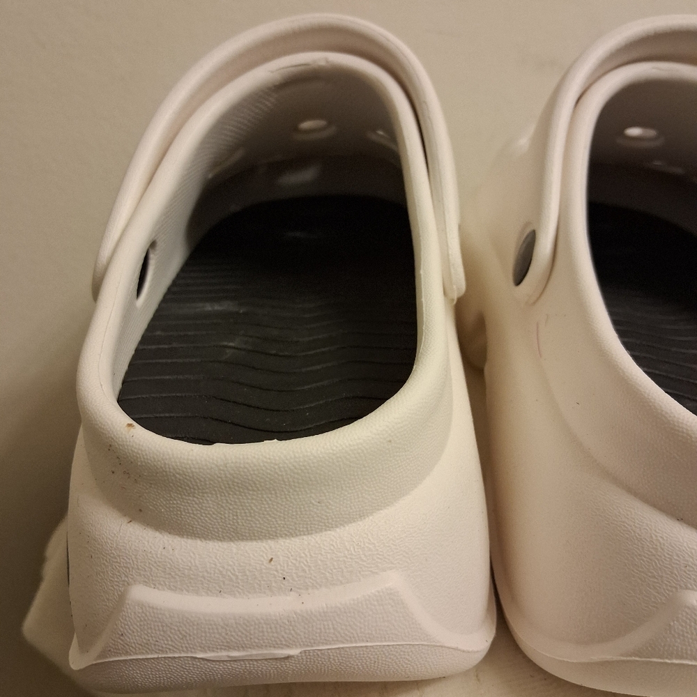 Womens 2 Inches Platfotm Bear Design Clogs - White Size 9 - 10,  Like Crocs - Picture 6 of 16